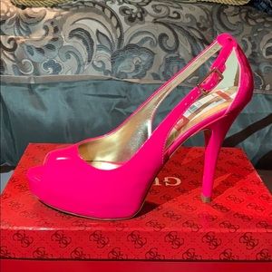 New with tags hot pink guess heels